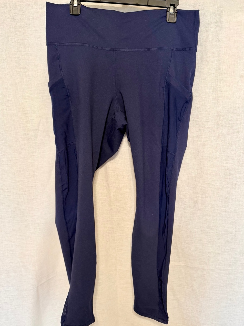 Fabletics  Women’s Powerhold  Navy Leggings with Side Pocket size XL